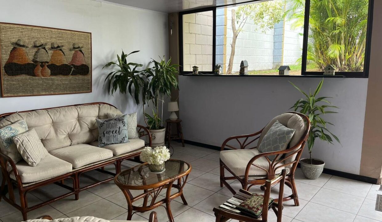 CASA EN VENTA BARRIO EL ROBLEDAL LA URUCA (14)