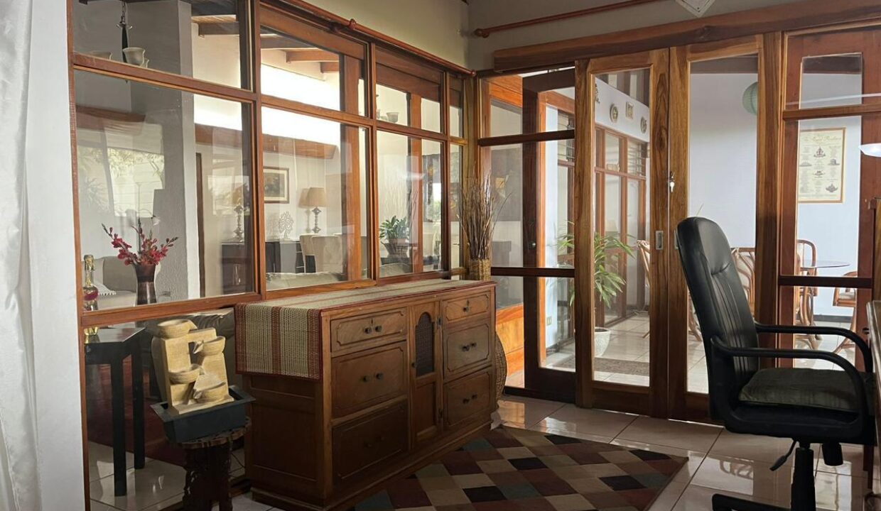 CASA EN VENTA BARRIO EL ROBLEDAL LA URUCA (9)