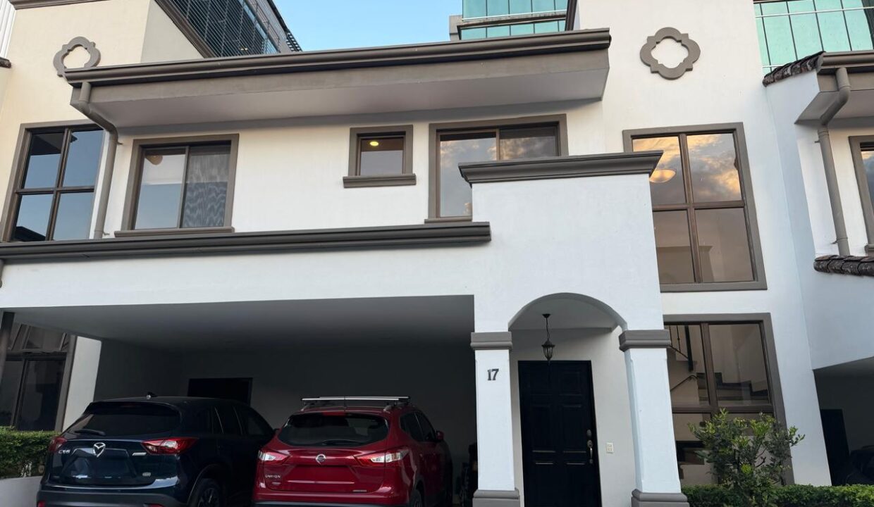 CASA EN VENTA CONDOMINIO ATOCHA (1)