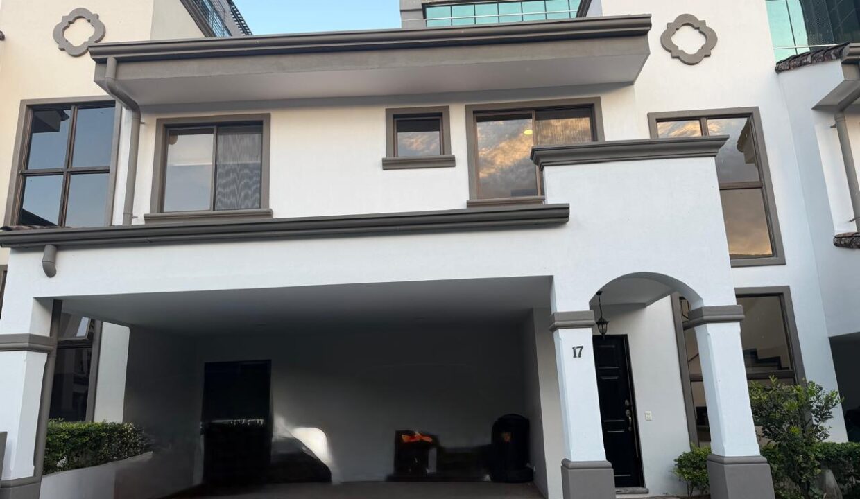 CASA EN VENTA CONDOMINIO ATOCHA (13)