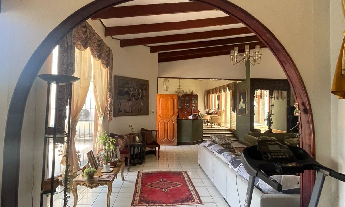 CASA EN VENTA ESCAZU MAHDAD (12)