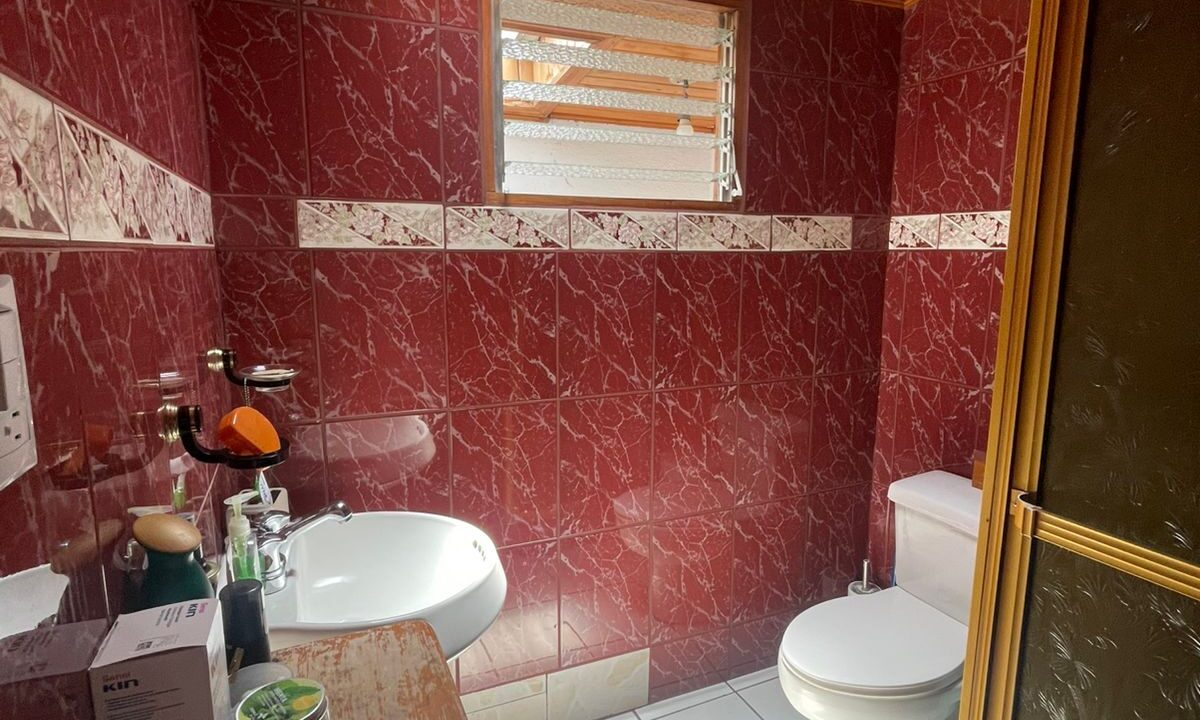 CASA EN VENTA ESCAZU MAHDAD (19)