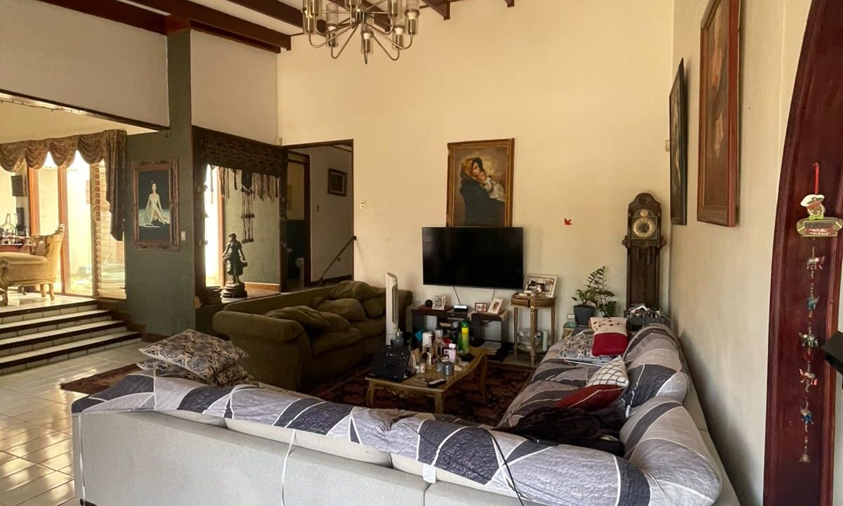CASA EN VENTA ESCAZU MAHDAD (2)