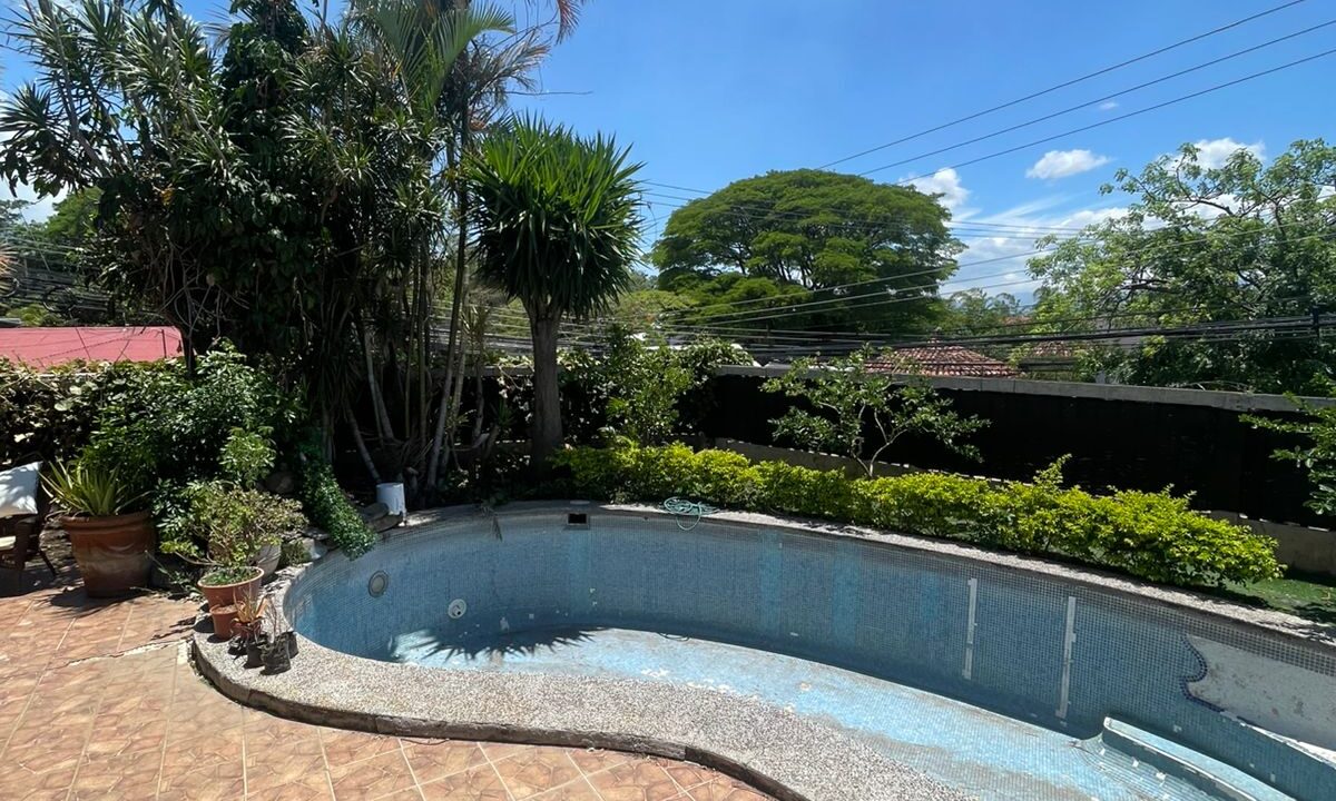 CASA EN VENTA ESCAZU MAHDAD (22)