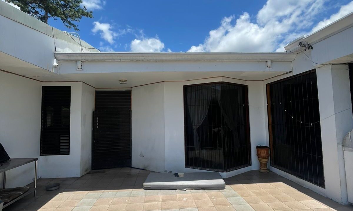 CASA EN VENTA ESCAZU MAHDAD (23)